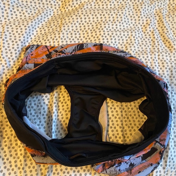 Lululemon Speed Shorts/ Size 6/ 4 way stretch - Picture 4 of 4